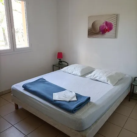 Hotel Domaine Des Garrigues à Grospierres Extérieur photo
